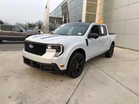 Certified 2026 Ford Maverick Lariat w/ Black Appearance Package AWD/4WD image 4
