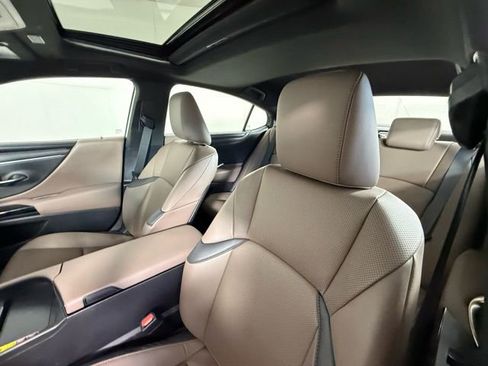 Used 2025 Lexus ES 300h w/ Premium Package image 10