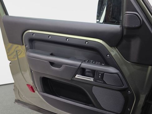 Used 2022 Land Rover Defender 90 X-Dynamic HSE AWD/4WD image 29