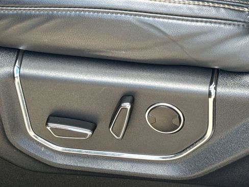 Used 2024 Ford Expedition Platinum image 28