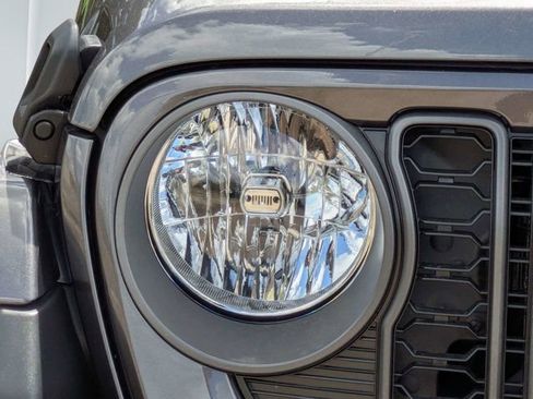 New 2025 Jeep Gladiator Sport AWD/4WD image 9