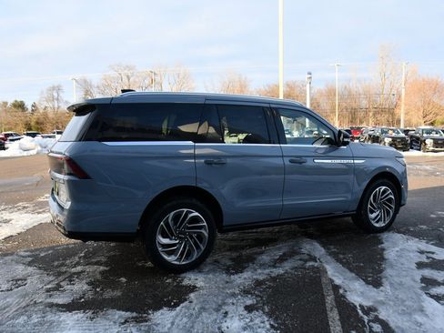 New 2025 Lincoln Navigator Reserve image 7