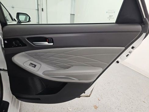 Used 2019 Toyota Avalon Limited image 34