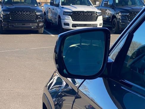 New 2026 Jeep Grand Cherokee Laredo image 12