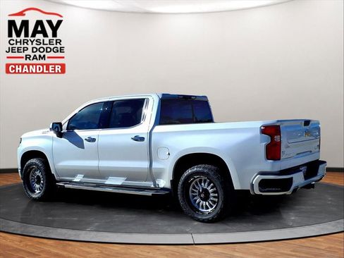 Used 2022 Chevrolet Silverado 1500 High Country w/ Technology Package AWD/4WD image 3
