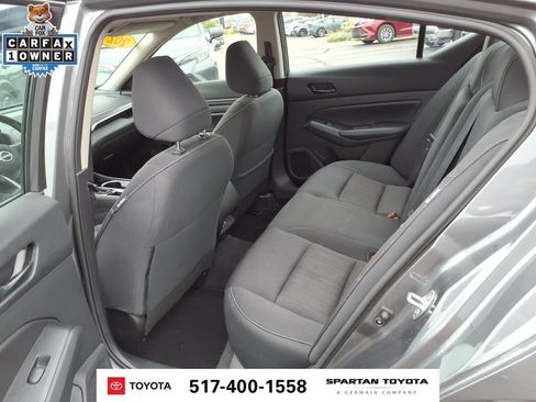 Used 2024 Nissan Altima 2.5 SV FWD image 12
