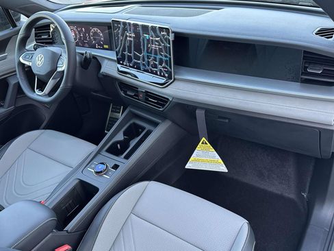 New 2026 Volkswagen Tiguan SE R-Line image 12