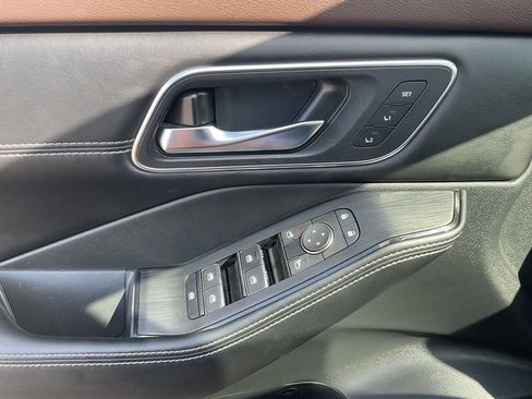 Used 2023 Nissan Rogue Platinum w/ Platinum Premium Package FWD image 28