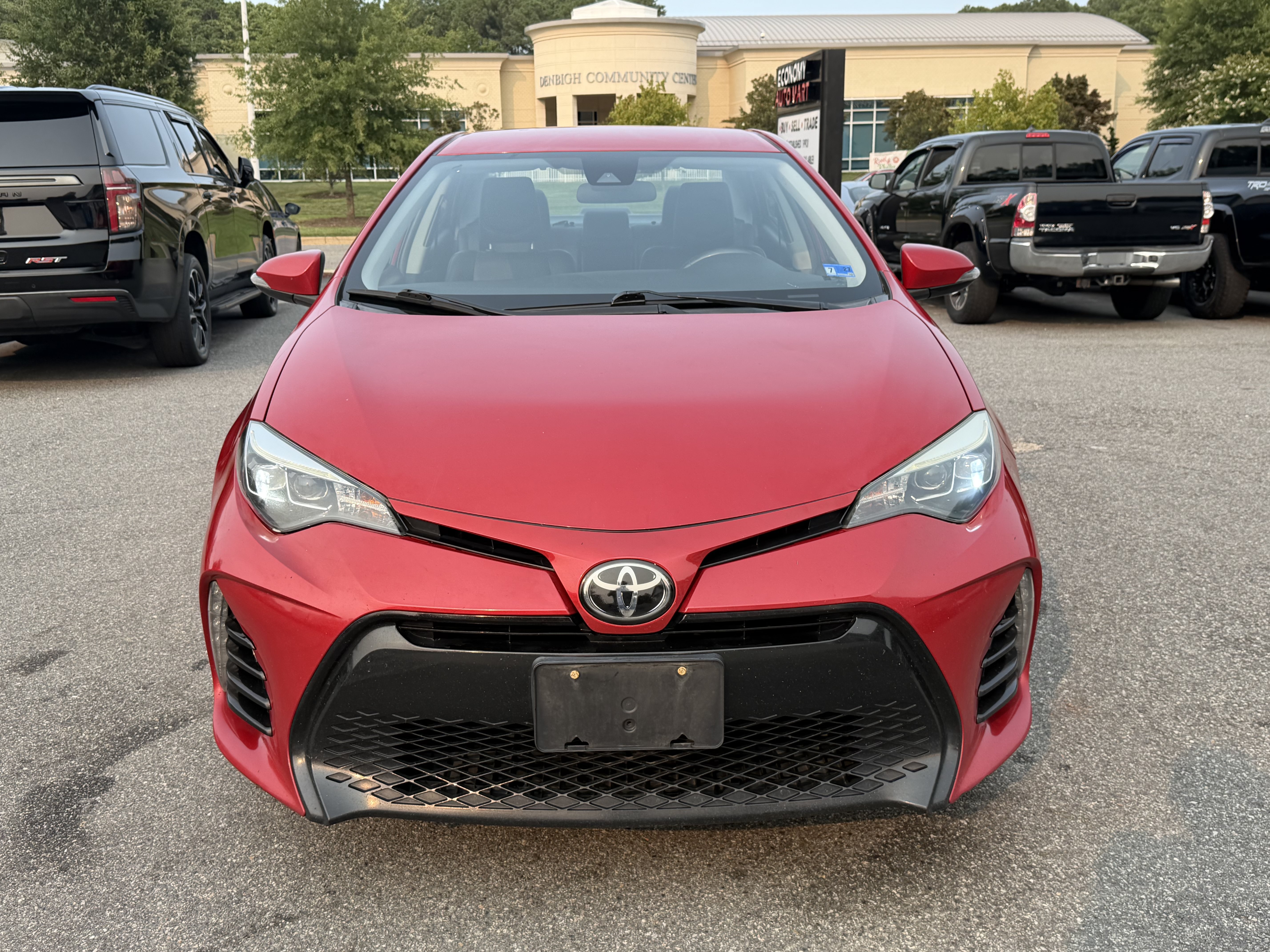 Used 2018 Toyota Corolla SE FWD image 2