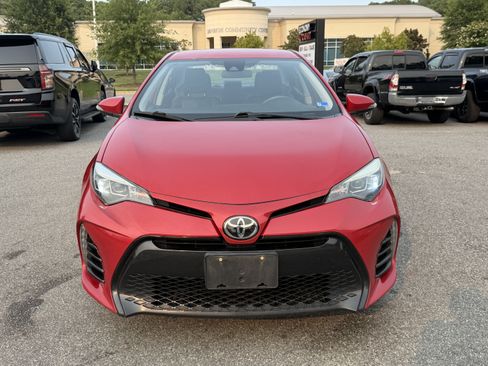 Used 2018 Toyota Corolla SE FWD image 2