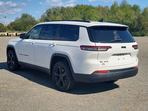 Used 2023 Jeep Grand Cherokee L Laredo AWD/4WD image 7