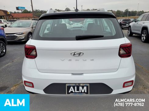 Used 2023 Hyundai Venue Limited w/ Cargo Package image 9