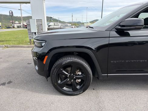 Used 2023 Jeep Grand Cherokee Limited w/ Black Appearance Package RWD image 11