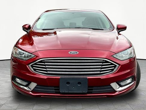 Used 2017 Ford Fusion SE w/ Equipment Group 201A FWD image 2