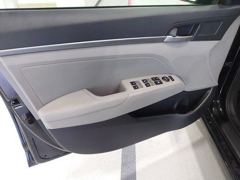 Used 2017 Hyundai Elantra SE FWD image 11