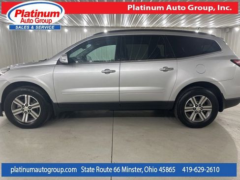 Used 2017 Chevrolet Traverse LT image 2