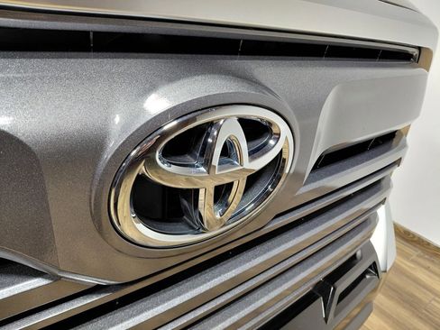 Used 2023 Toyota Tundra Limited image 27