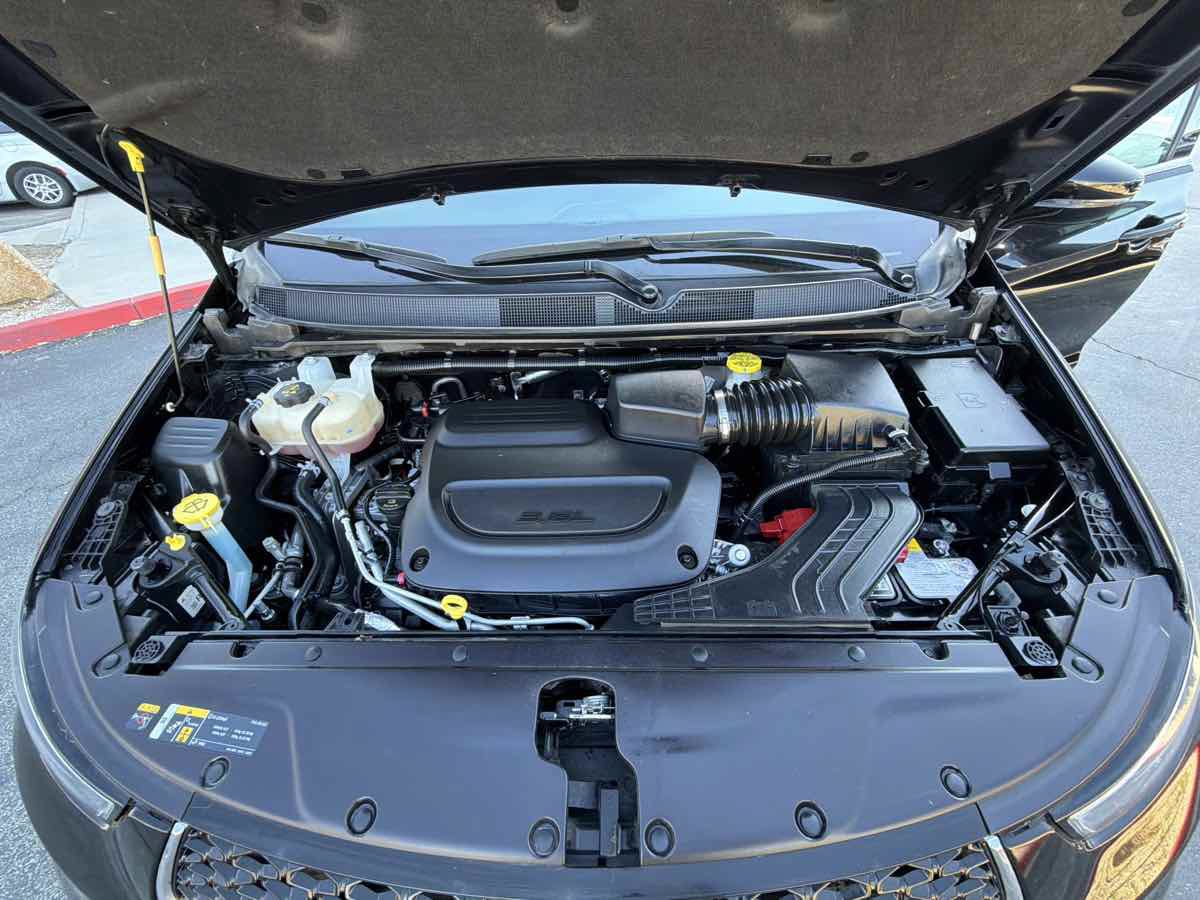 Used 2024 Chrysler Pacifica Touring FWD image 29