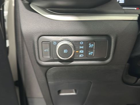Used 2022 Ford Explorer XLT w/ Equipment Group 202A AWD/4WD image 16