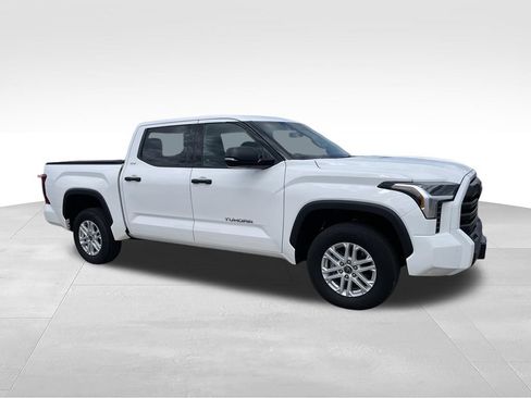 Used 2023 Toyota Tundra SR5 w/ SR5 Convenience Package AWD/4WD image 2