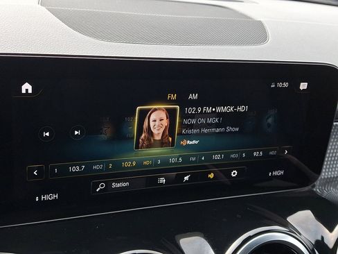 Used 2023 Mercedes-Benz GLB 250 4MATIC image 28