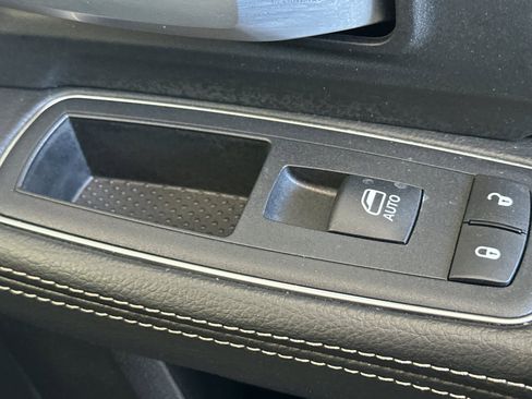 Used 2024 RAM 2500 Big Horn w/ Bed Utility Group image 21