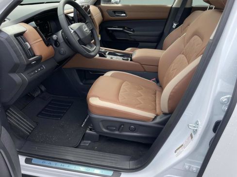 New 2026 Nissan Pathfinder Platinum AWD/4WD image 23
