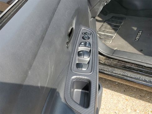 Used 2024 Nissan Versa S image 11