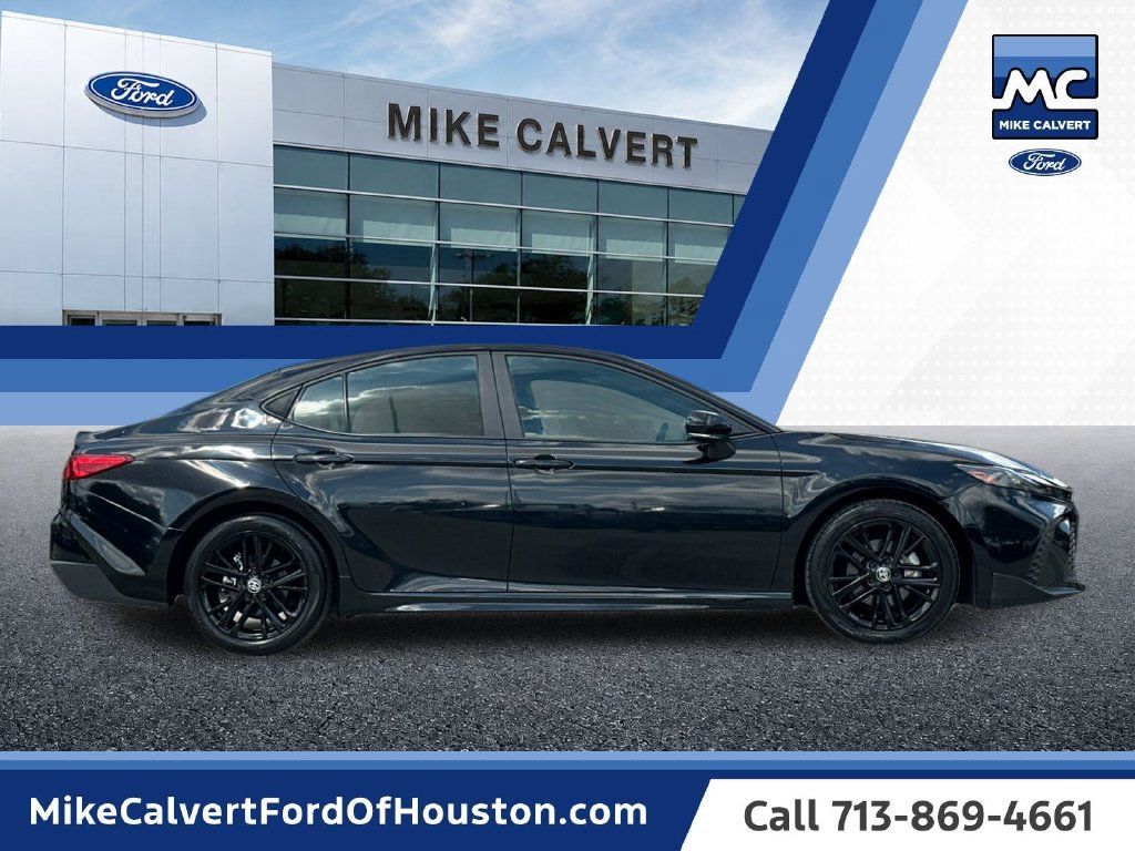 Used 2025 Toyota Camry SE FWD image 6