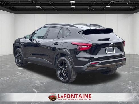 Used 2025 Chevrolet Trax ACTIV w/ Driver Confidence Package FWD image 3