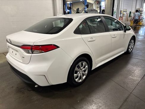 Used 2025 Toyota Corolla LE FWD image 4