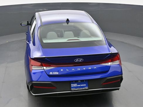 Certified 2025 Hyundai Elantra Sport image 32