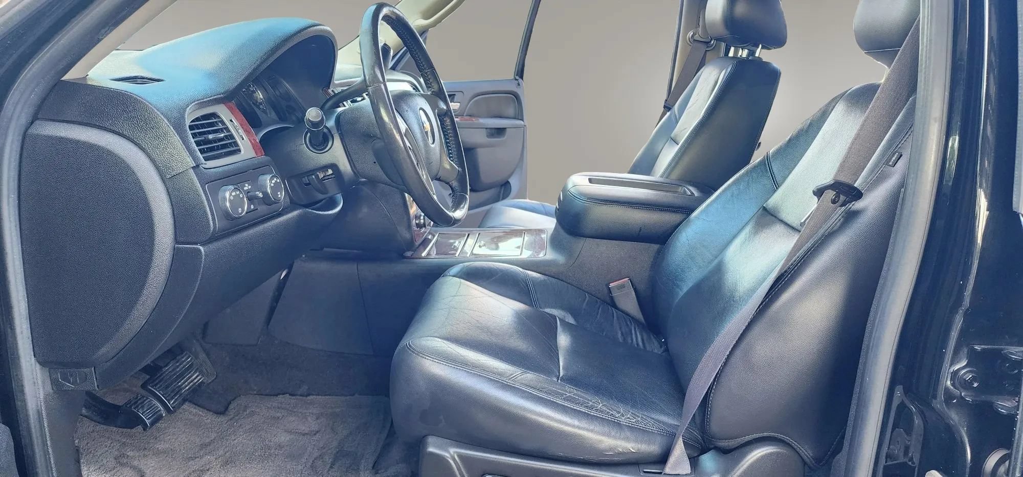 Used 2011 Chevrolet Avalanche LTZ AWD/4WD image 12