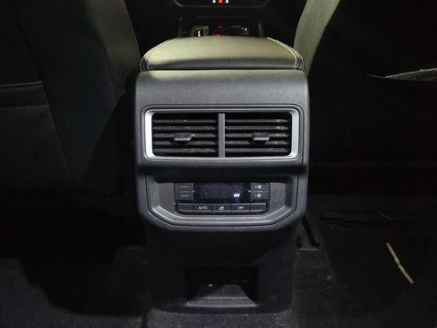 Used 2024 Volkswagen Atlas SE w/ Panoramic Sunroof Package image 15