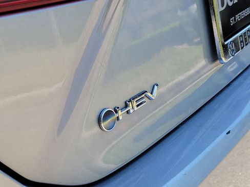 Used 2025 Toyota Camry LE image 5