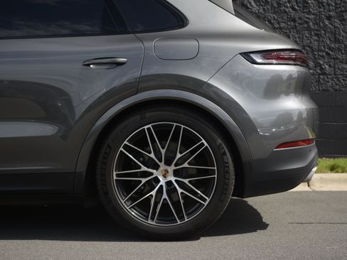 Certified 2025 Porsche Cayenne S AWD/4WD image 43