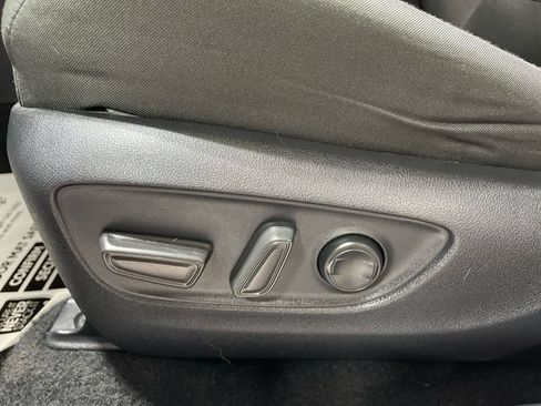 Used 2025 Toyota RAV4 XLE AWD/4WD image 12