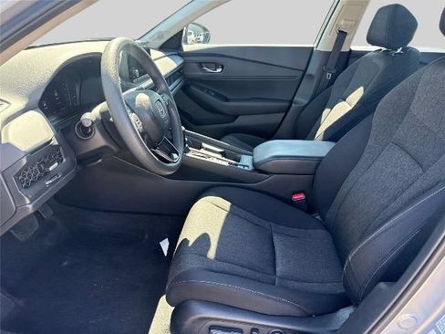 Used 2023 Honda Accord EX image 9