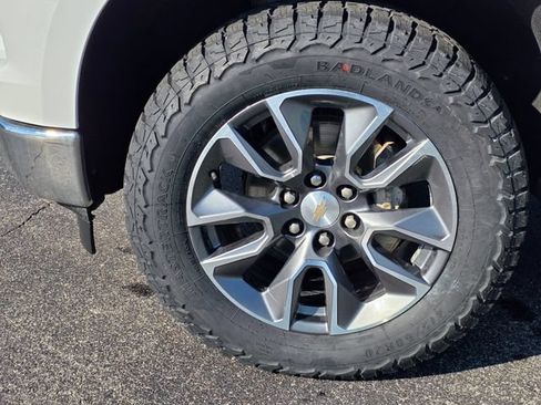 Used 2024 Chevrolet Silverado 1500 LT AWD/4WD image 6