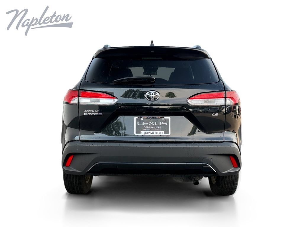 Used 2025 Toyota Corolla Cross LE FWD image 4
