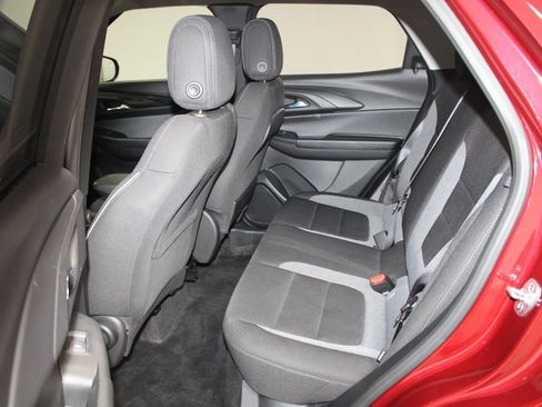 Used 2025 Chevrolet TrailBlazer LT w/ LT Cold Weather Package FWD image 23