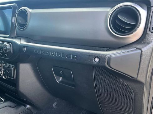 Used 2021 Jeep Wrangler Unlimited Sport image 17