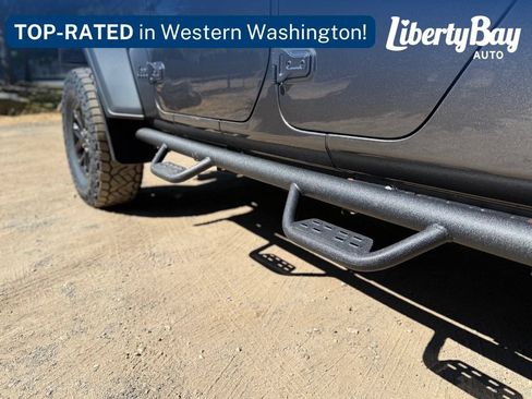 Used 2023 Jeep Gladiator Sport AWD/4WD image 9