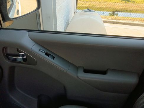 Used 2016 Nissan Frontier SV image 35