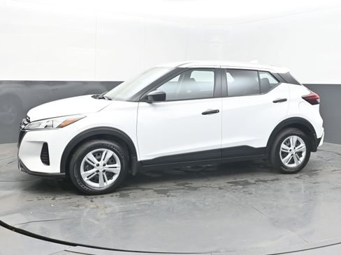 Certified 2025 Nissan Kicks Play S FWD image 4