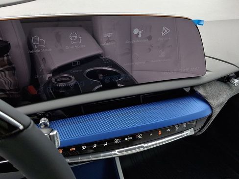 New 2026 Cadillac Optiq Luxury 1 image 8