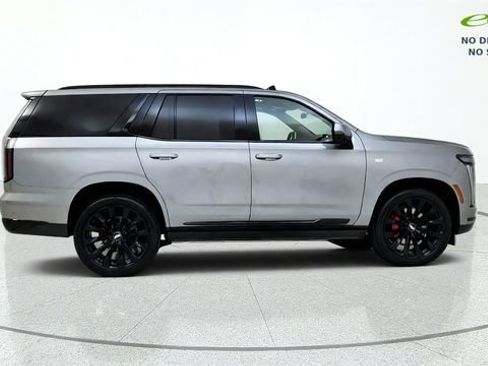 Used 2026 Cadillac Escalade Platinum Sport w/ LPO, ONYX Package AWD/4WD image 10