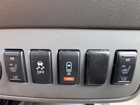 Used 2020 Nissan Frontier SV w/ Midnight Edition Floor Mats AWD/4WD image 23