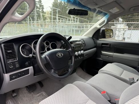 Used 2010 Toyota Tundra 4x4 CrewMax image 9