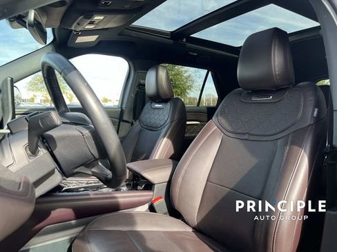 Used 2025 Ford Explorer Platinum w/ LUX Leather Package image 13